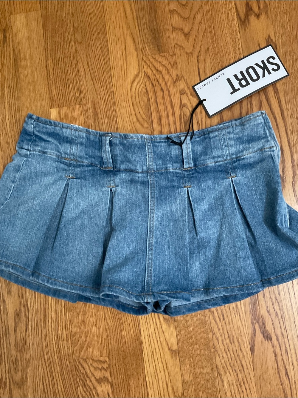 Almost Famous - NWT Y2K Denim Pleated Skort Shorts. SIZE L